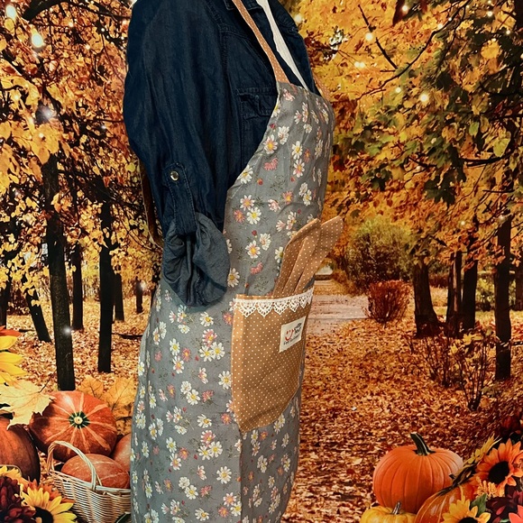 Aprons - Picture 5 of 8